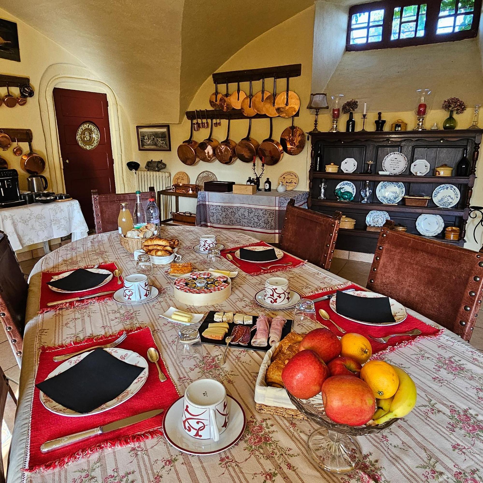 Chateau Royal De Saint-Saturnin Zewnętrze zdjęcie